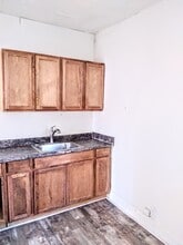 202 E Gilbert St, Unit 1 in Muncie, IN - Foto de edificio - Building Photo