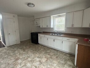 145 N Harvey Ave in Ferguson, MO - Building Photo - Building Photo