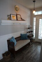 2043 Nevada St in San Marcos, TX - Foto de edificio - Building Photo