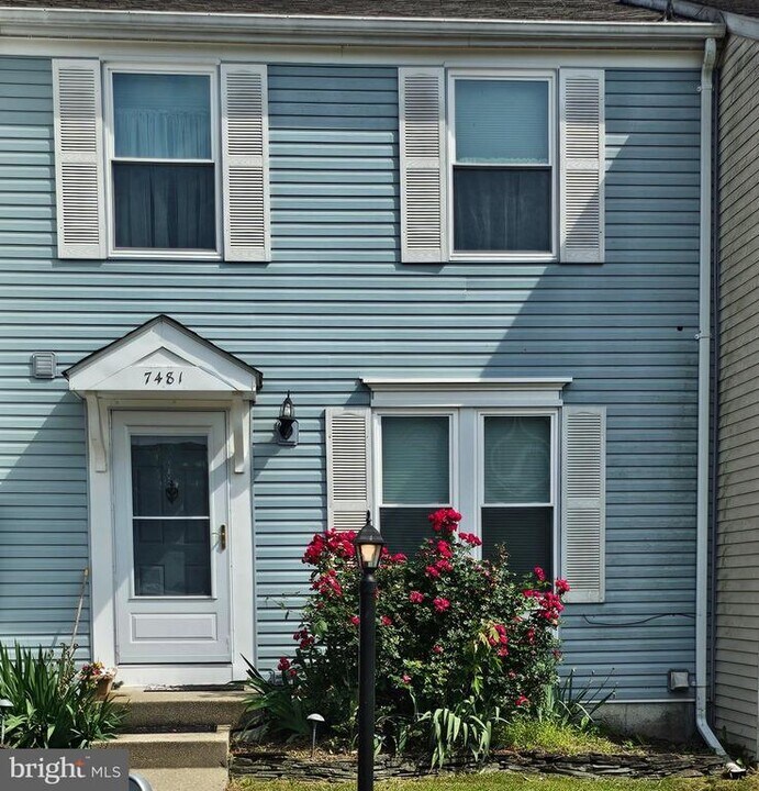 7481 Wounded Knee Rd in Lorton, VA - Building Photo