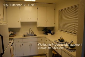 1250 Escobar St in Martinez, CA - Foto de edificio - Building Photo