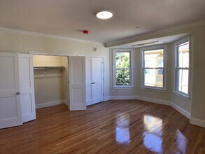 12 Harris St, Unit 2 in Brookline, MA - Building Photo - Building Photo