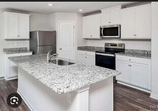 Room in House on Nia Rd in Charlotte, NC - Building Photo - Building Photo