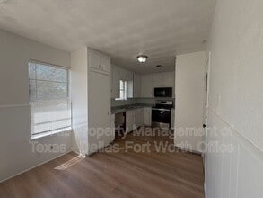 6222 W Poly Webb Rd in Arlington, TX - Building Photo - Building Photo