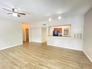 Just reduced!! Ready to move in!! Park Cen in Orlando, FL - Building Photo - Building Photo