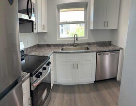 16881 Davis Rd, Unit 913 in Ft. Myers, FL - Foto de edificio - Building Photo