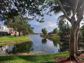 9537 NW 42nd St in Sunrise, FL - Building Photo - Building Photo