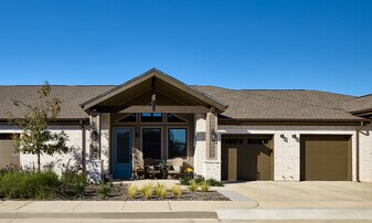 Avenida Carrollton in Carrollton, TX - Building Photo