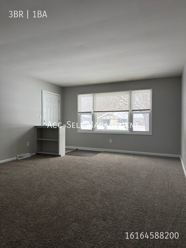 5796 Christie Ave SE in Grand Rapids, MI - Foto de edificio - Building Photo