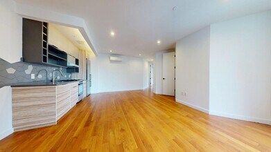 Myrtle Avenue in Brooklyn, NY - Foto de edificio - Building Photo