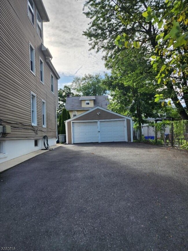 10 Westcott St in Bloomfield, NJ - Building Photo - Building Photo