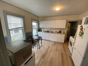 16 White Street Pl, Unit 1 in Somerville, MA - Building Photo - Building Photo