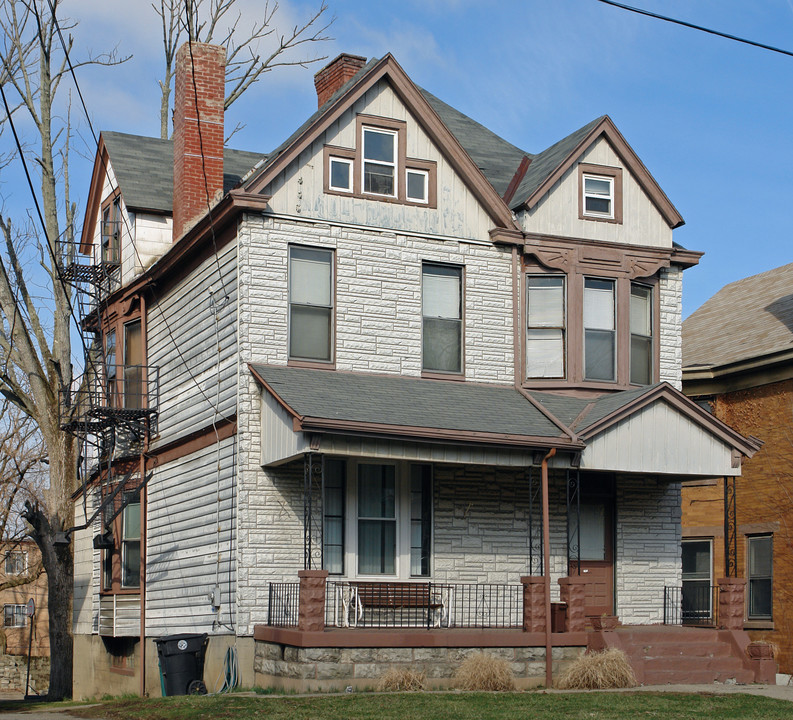 2635 Melrose Ave in Cincinnati, OH - Building Photo