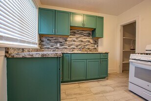 106-108 N 38th St in Omaha, NE - Building Photo