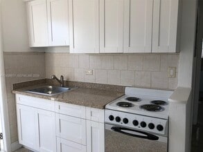 2830 SW 38th Ct in Miami, FL - Building Photo - Building Photo