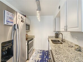 4625 Bayshore Dr in Naples, FL - Building Photo - Building Photo