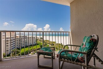 260 Seaview Ct in Marco Island, FL - Building Photo - Building Photo