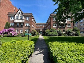 77 Glenbrook Rd in Stamford, CT - Building Photo