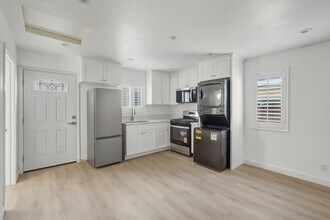 13054 Terra Bella St in Los Angeles, CA - Building Photo - Building Photo