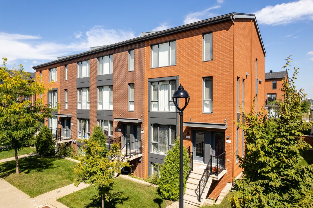 2295 Du Borée Rue in Montréal, QC - Building Photo