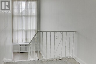 8 Hanson Rd in Toronto, ON - Building Photo - Building Photo