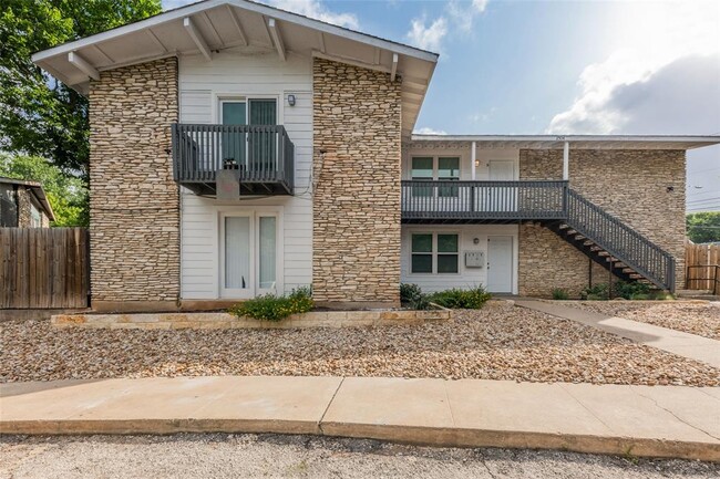 2504 Manor Cir in Austin, TX - Building Photo - Building Photo