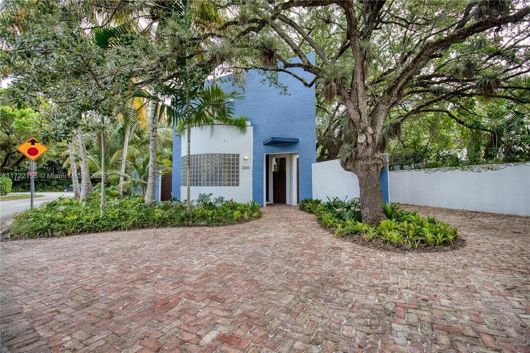 2200 Lincoln Ave in Miami, FL - Foto de edificio