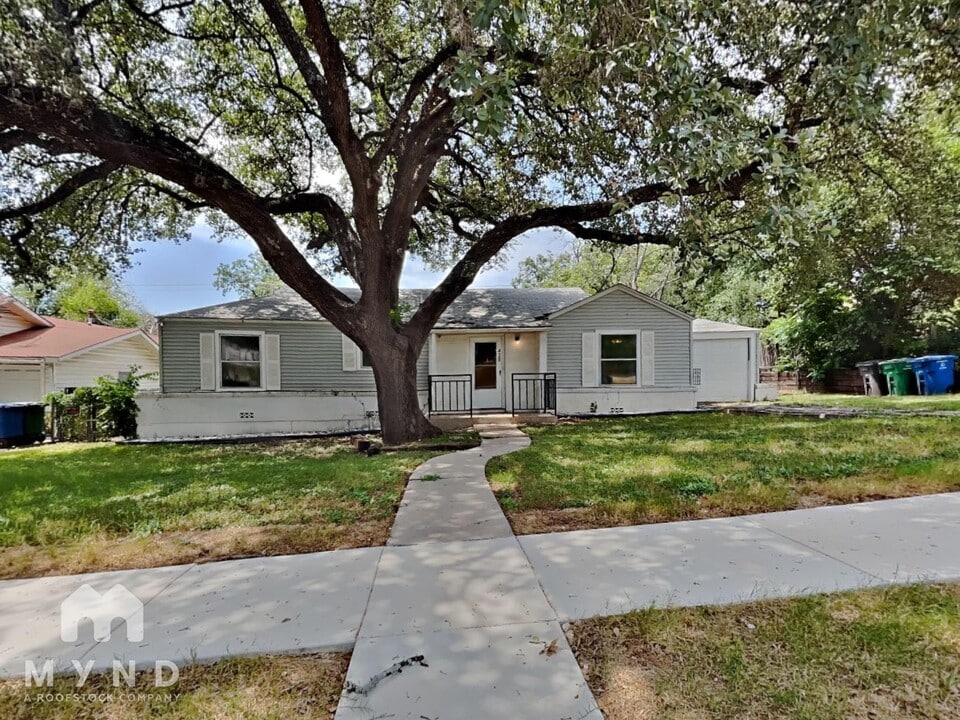 428 Quentin Dr in San Antonio, TX - Building Photo