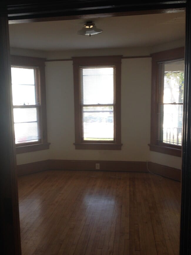 2506 N Bartlett Ave, Unit 2506