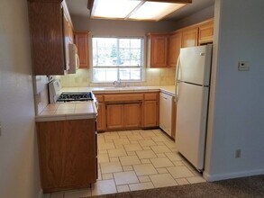 913 El Capitan Way in San Luis Obispo, CA - Building Photo - Building Photo