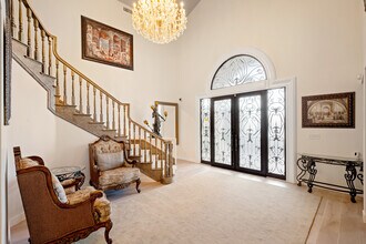 3331 Oakmont View Dr in Glendale, CA - Foto de edificio - Building Photo