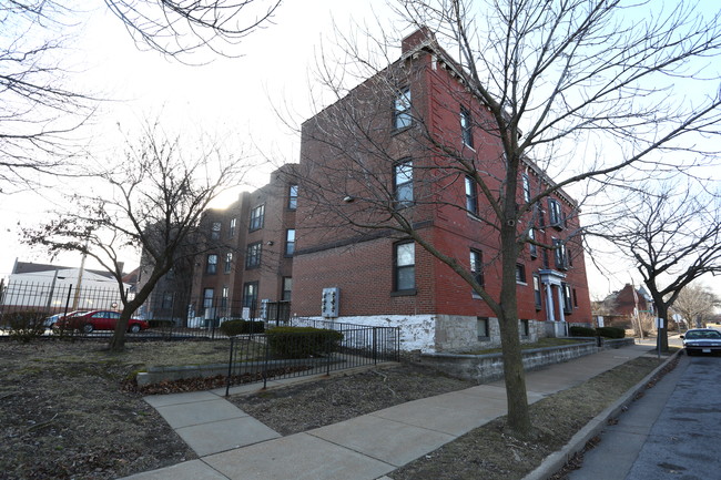 Dr Taylor Apartments in St. Louis, MO - Building Photo - Building Photo