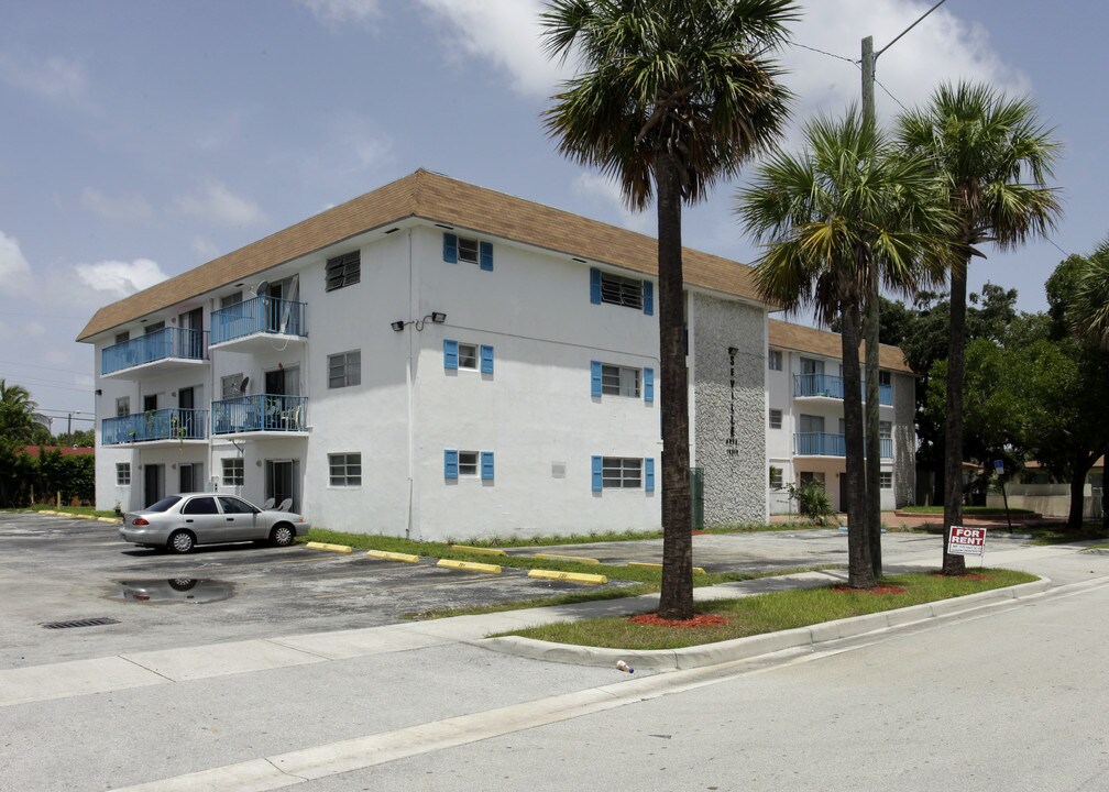 Seville Gardens Apartments in Miami, FL - Building Photo