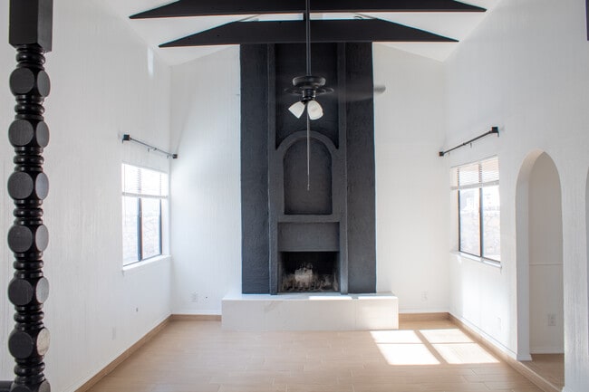 10709 Lobo Ln