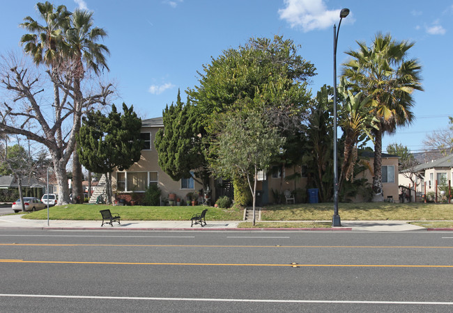 1002 N Griffith Park Dr in Burbank, CA - Building Photo - Building Photo