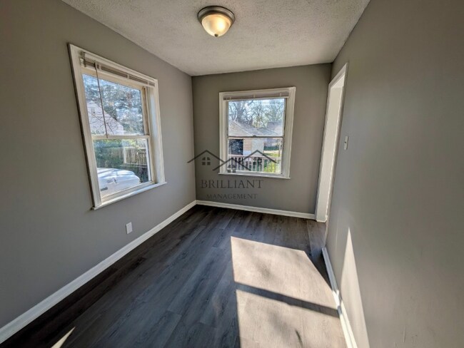 property at 2006 Glenridge Dr