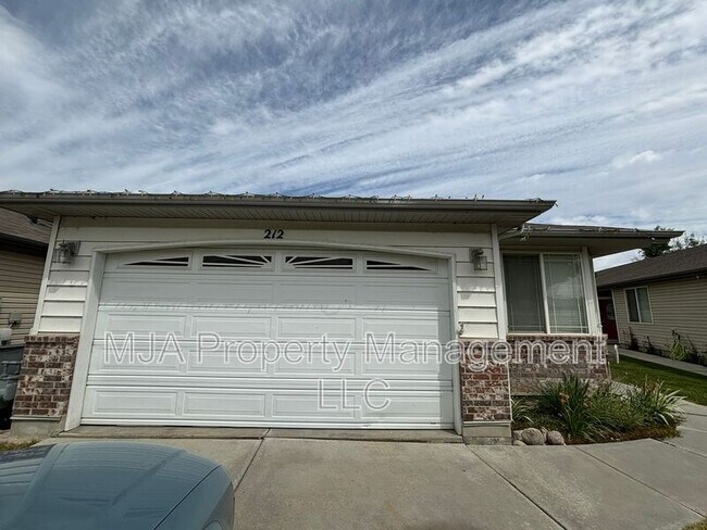 212 Caleb Dr in North Salt Lake, UT - Building Photo - Building Photo