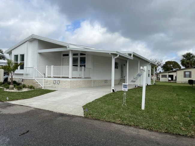 586 Country Meadows Blvd in Plant City, FL - Building Photo - Building Photo