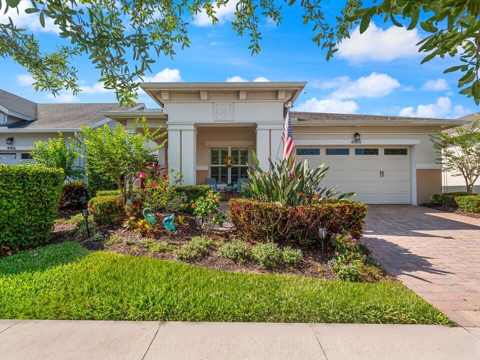 4904 W Fountainwood Dr in St. Cloud, FL - Building Photo