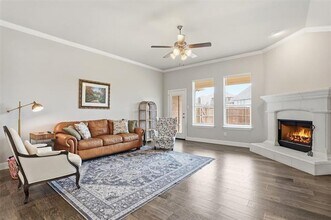 608 Washington Ave in Waxahachie, TX - Building Photo - Building Photo