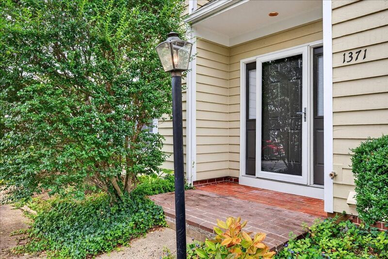 1371 Le Parc Terrace in Charlottesville, VA - Building Photo