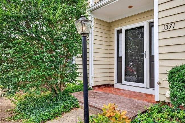 1371 Le Parc Terrace