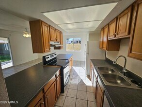 513 N Apache Dr in Chandler, AZ - Foto de edificio - Building Photo