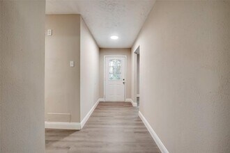 30 W Mountain Creek Dr in Grand Prairie, TX - Building Photo - Building Photo