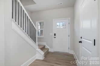 2507 Lynbridge Dr in Charlotte, NC - Building Photo - Building Photo