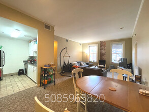 4 Davis Ave in Brookline, MA - Building Photo - Building Photo