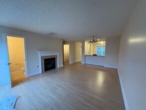 825 Oak Tree Blvd NW in Christiansburg, VA - Foto de edificio - Building Photo