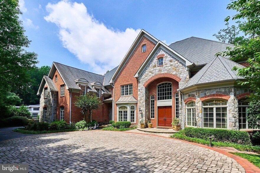 7841 Montvale Way in McLean, VA - Building Photo