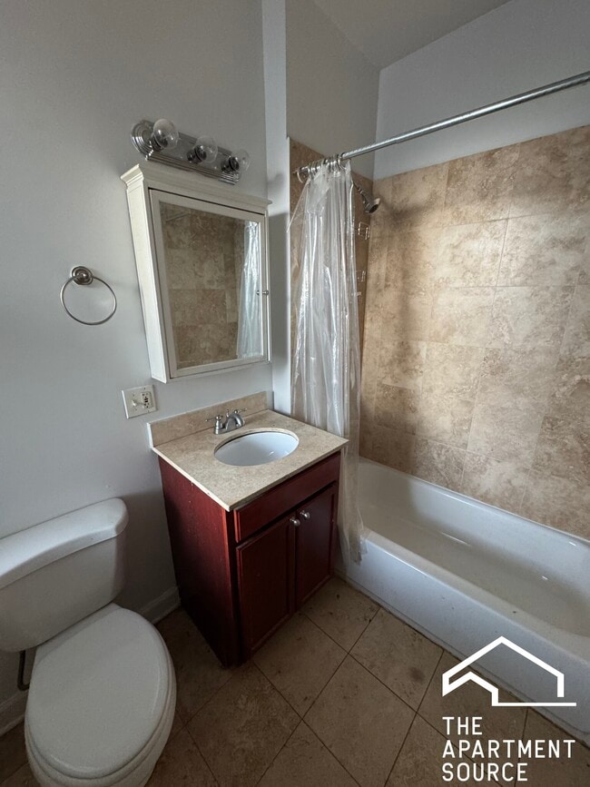 7462 N Greenview Ave in Chicago, IL - Foto de edificio - Building Photo