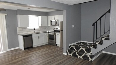 219 NE Cedar Ct in Blue Springs, MO - Building Photo - Building Photo
